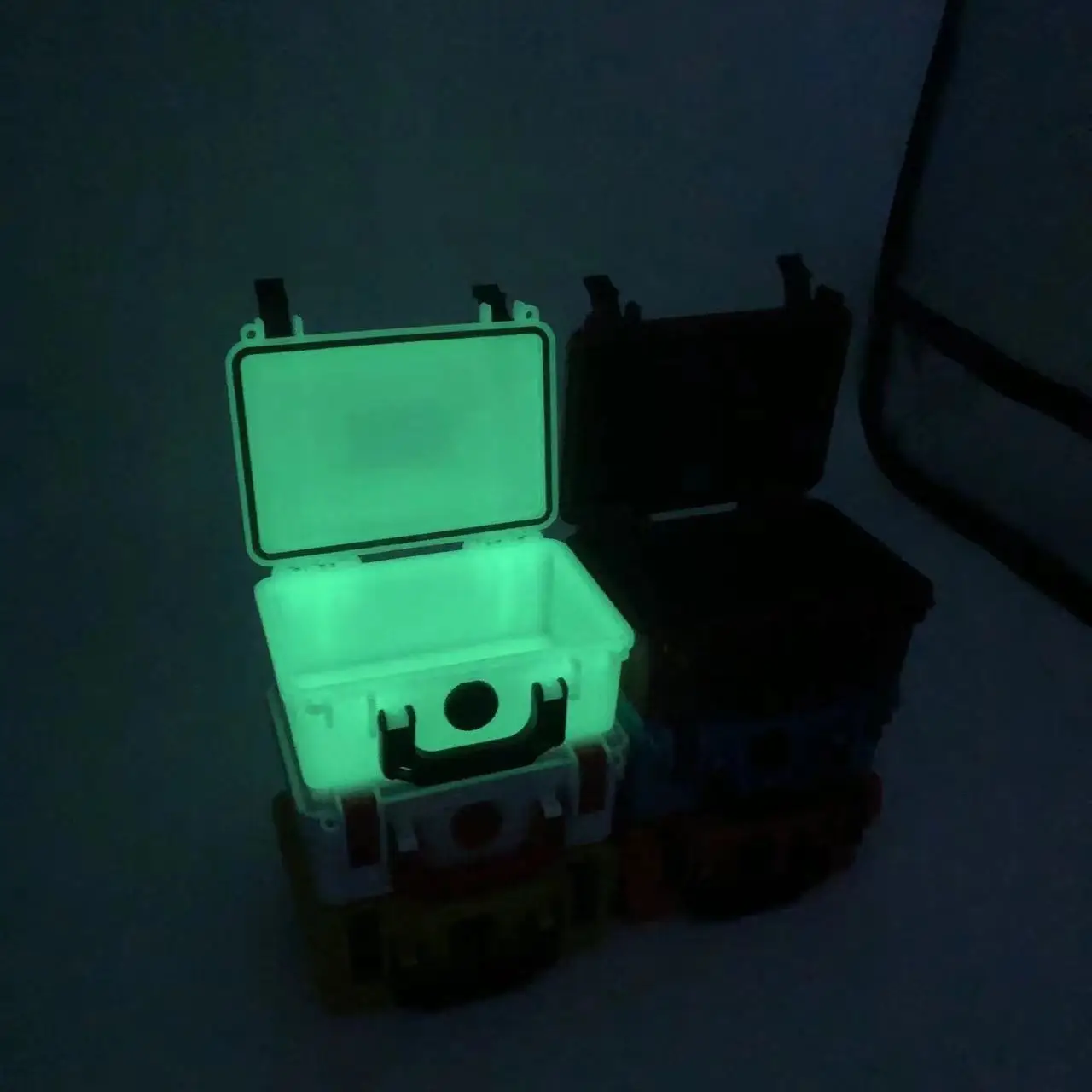 DPC018 Factory price high quality hard plastic safety protection waterproof fluorescence watch carrying case with 1 slot