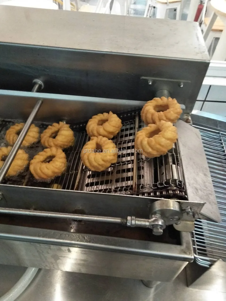 Mini donuts maker automatic donut fryer machine commercial cake doughnut making machinery Mochi donut frying for bakery shop