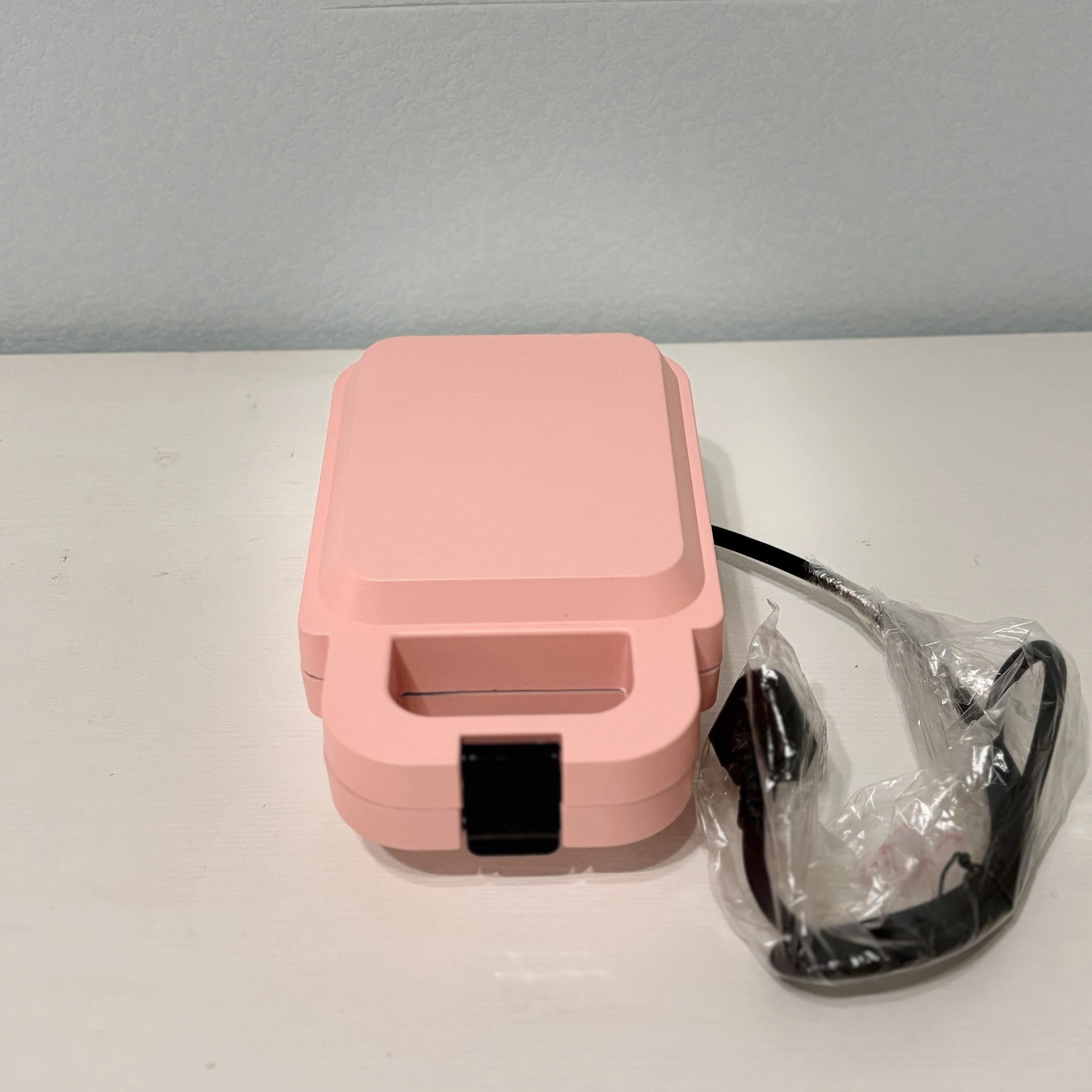 Electric Household and Outdoor Sandwich Maker Machine with Interchangeable Waffle Plates