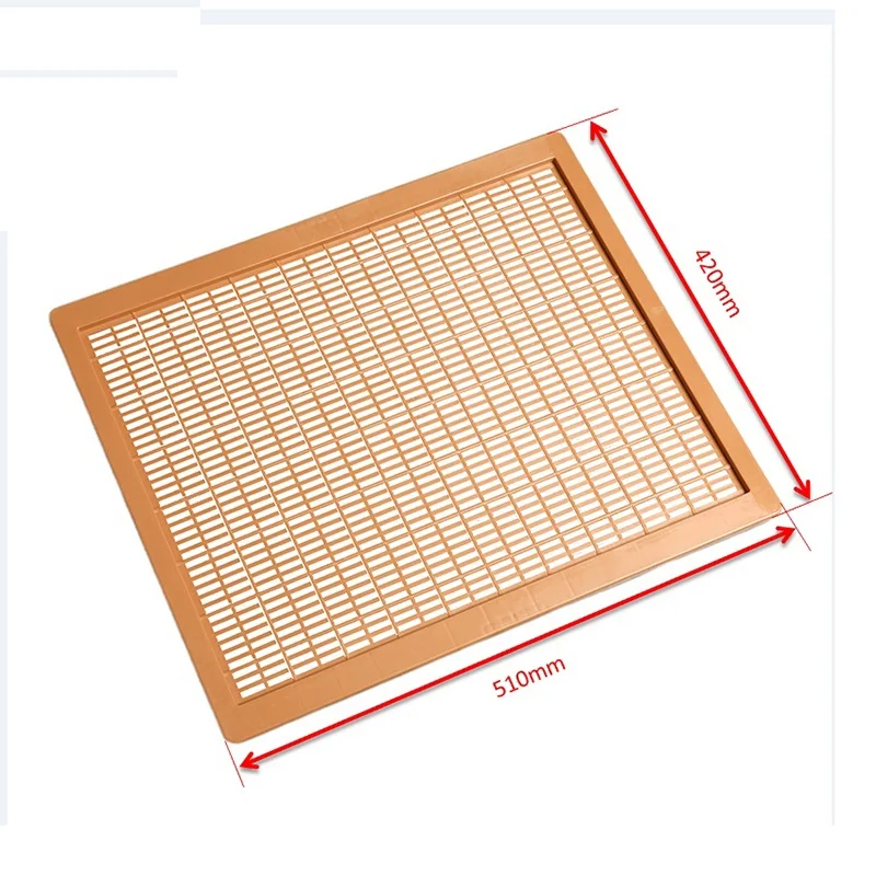 Plastic queen excluder for beehive