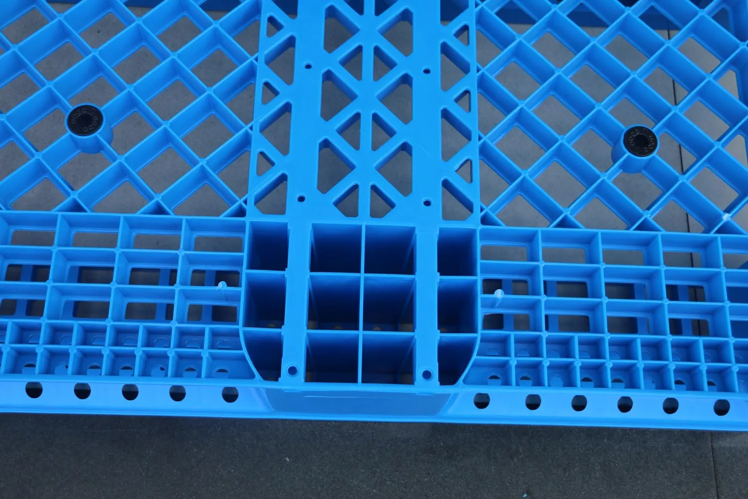 NEXARA Euro HDPE 15kg Single Faced Storage 4-Way Plastic Pallets Hot Selling 1111 1100*1100*150mm Grid Field Logistics Heavy