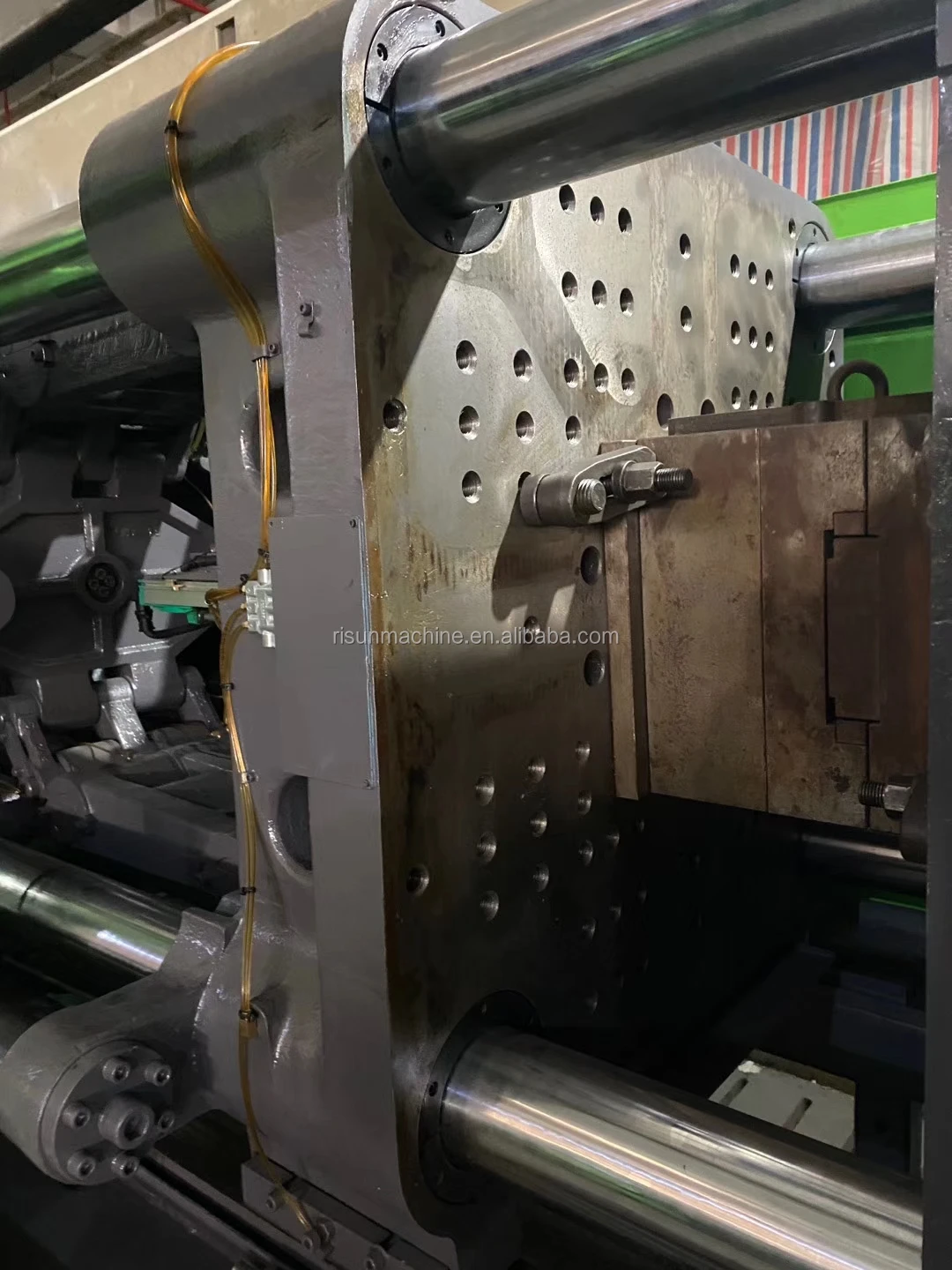 WELLTEC 320SeII  320 ton cheap price used injection molding machine plastic machine for making crisper fresh keeping box