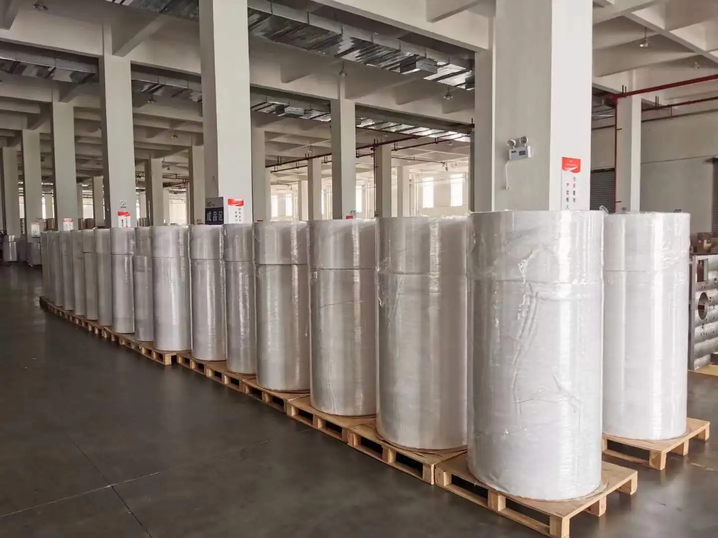 50 um  bright silver BOPP Water based Acrylic 60 gsm white glassine metallized polypropylene Jumbo roll materials