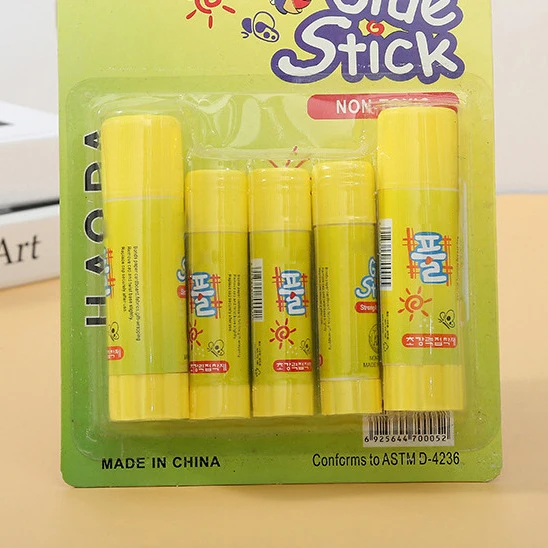 Solider Klebestift, starker Klebstoff, geeignet fur Schul- und Burobedarf, sicher in der Anwendung.Craft glue