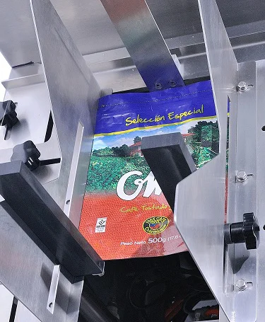 mica powder vacuum filling and sealing machine