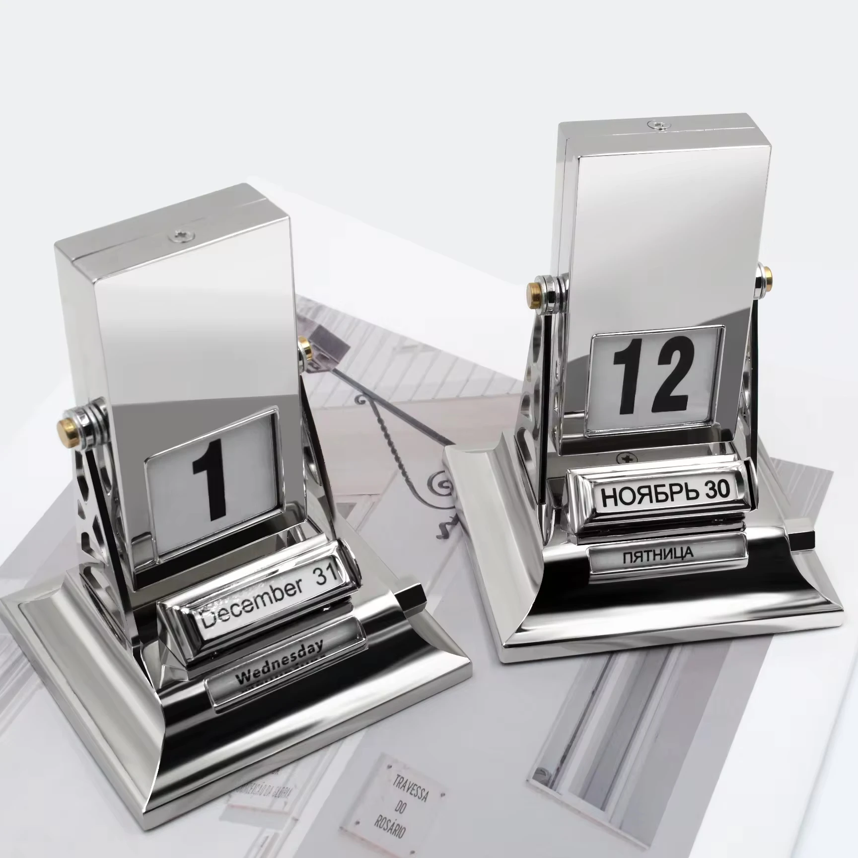 Factory Direct Sales Promotional Custom Logo 360 Degree Rotation Permanent Aluminum Metal Table Desk Calendar