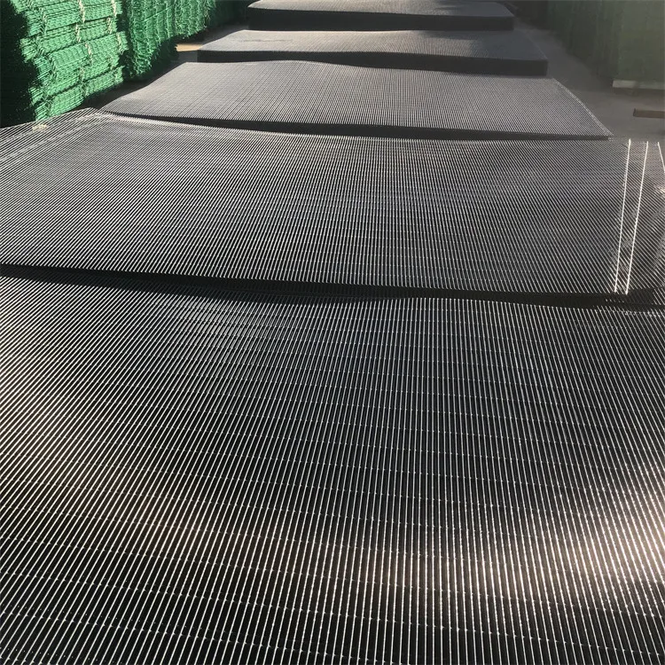 Factory Outlet  Popular Sale Cheap 4x4 2x4 16 Gauge Steel Wire Welded Galvanized Metal Wire Mesh Panel Fence