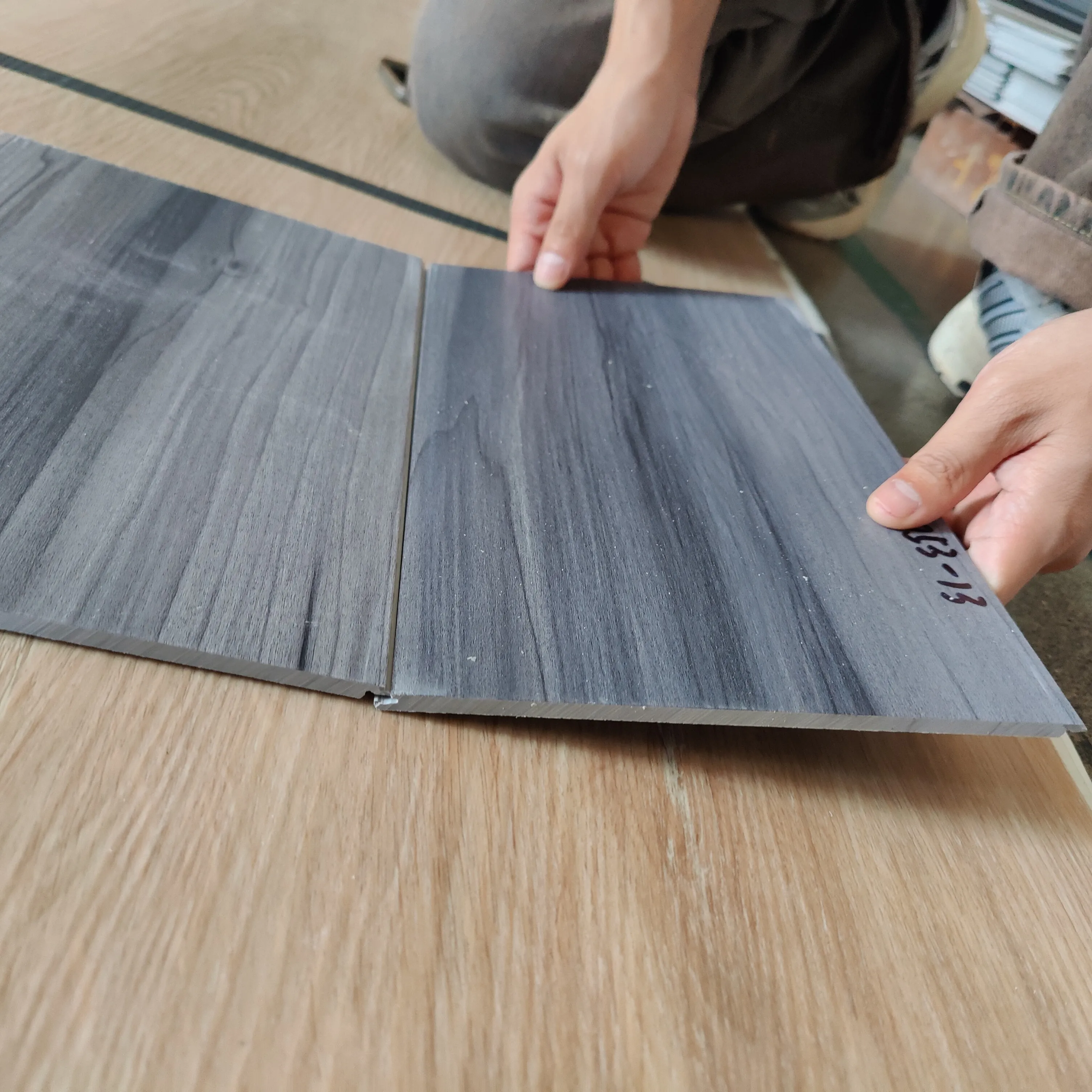 Заводская оптовая продажа цветной 5 мм 6 4 lvp spc напольный коврик роскошный виниловый пол деревянный