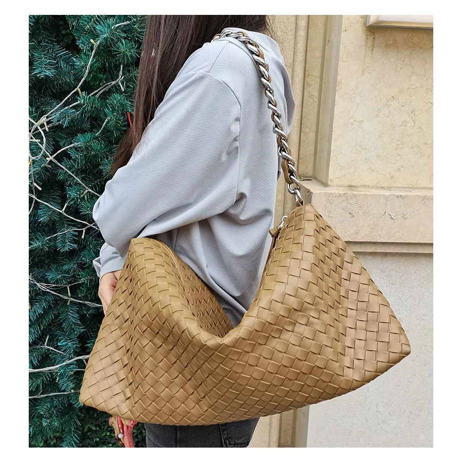 2024 Trending Designer Handmade Braided Triangle Vegan Leather Chain Shoulder Bag Boho High Quality Pu Leather Handbag 3176