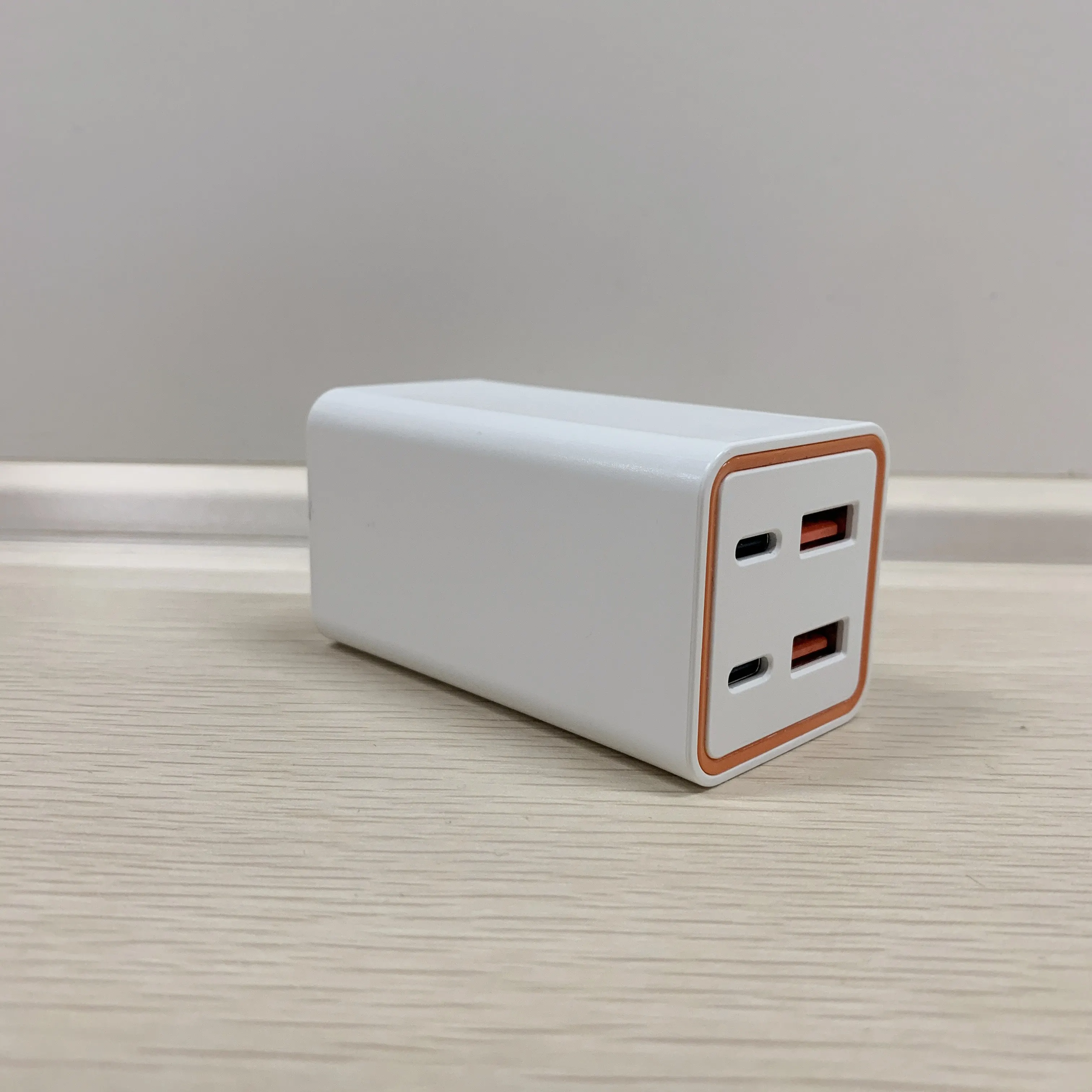 Зарядное устройство сетевое с двумя usb-портами, 65 Вт