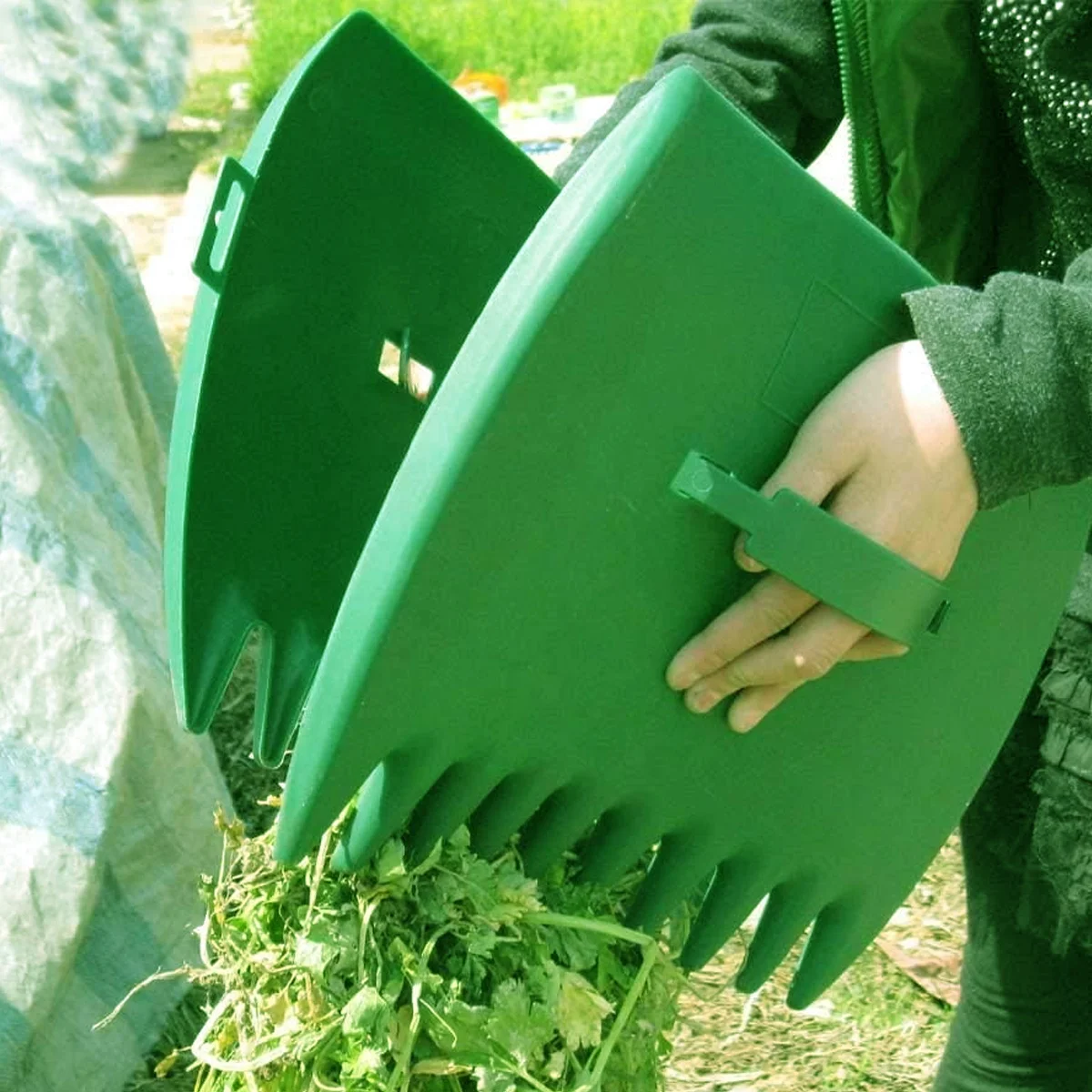 Garden Plastic Green Leaf Grabber Hand Rakes Handheld Grass Leaves Manual Leaf Collector