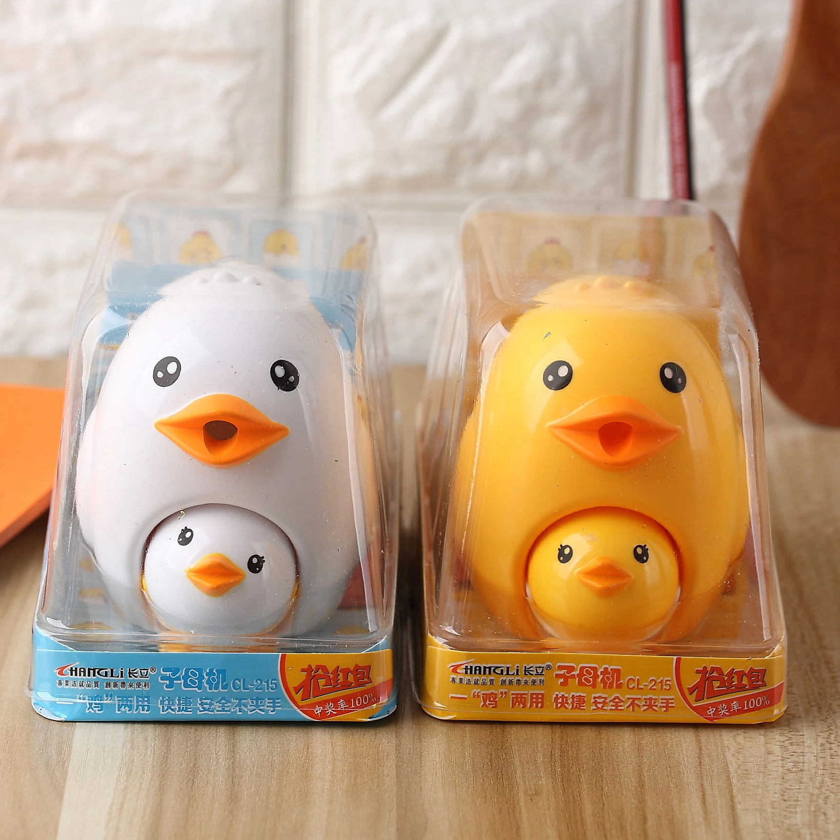 Customized  creative  cartoon sharpener for pencils  colored  mechanical manual plastic  pencil sharpener for students kids