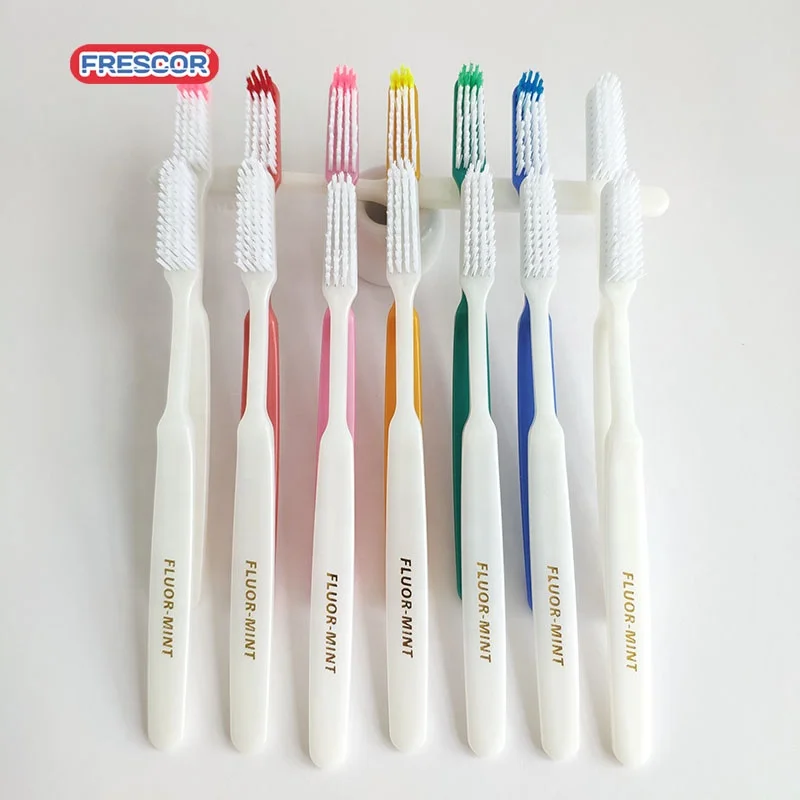 В африканском стиле; Домашние тапочки с изображением головы невероятно прочной щетиной дешевый один Нигерия OEM зубная щетка