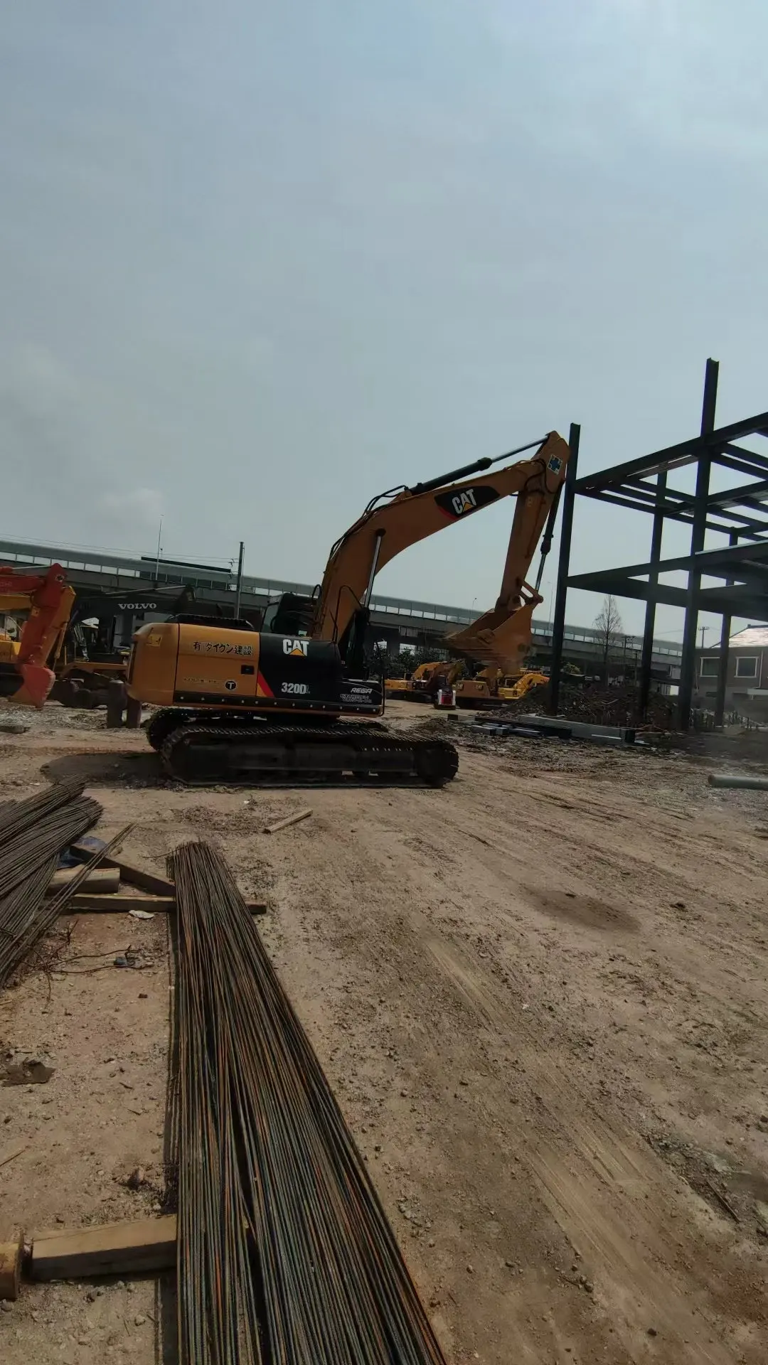 Japan made Caterpillar 320DL crawler excavator price ,Used 20ton Hydraulic digger 320D 320D2 320DL 320GC in Shanghai