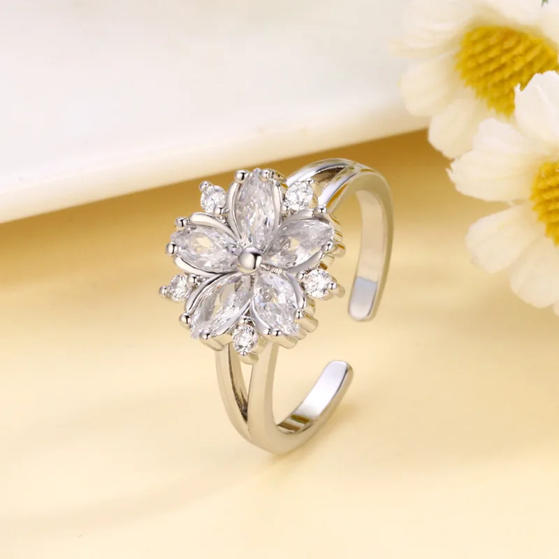 Copper Fashion Shinny Romantic Flower Shaped Zircon Ring Light Luxury Niche Design Flower Ring For Women