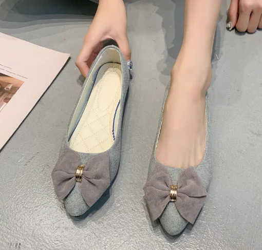 2022  Girls Loafers Fashion Flat Plus Size Work Shoes New Style Women British Style Pointed Toe Slip-on Flat Shoes Suede