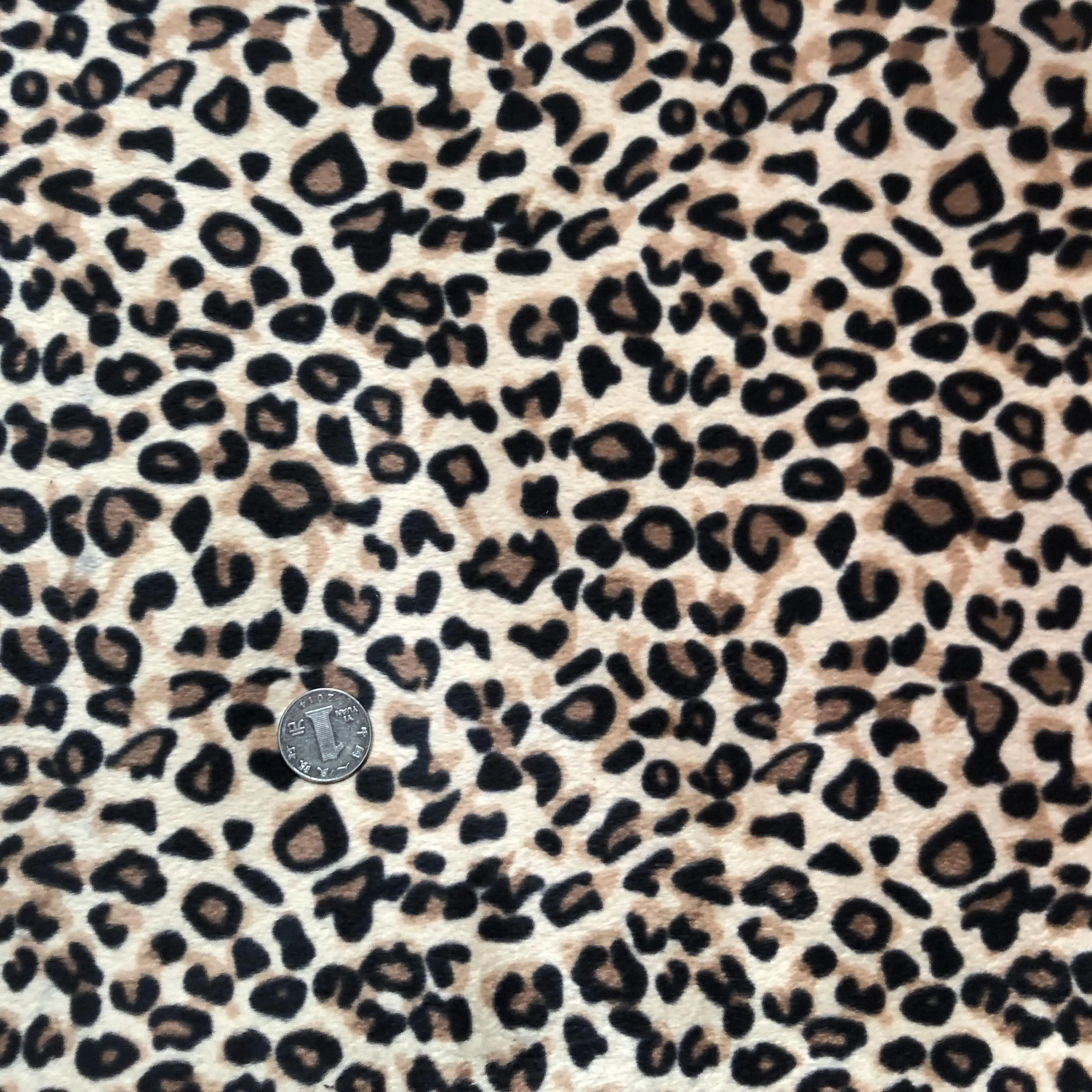 Ячеистая ткань с принтом коровы