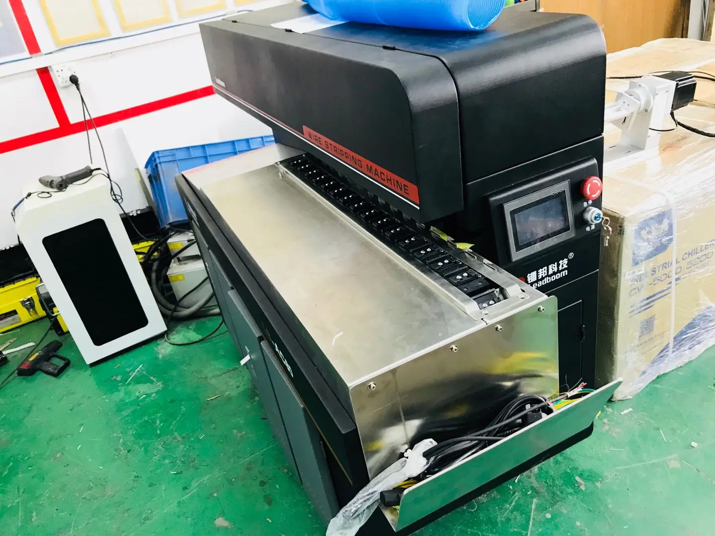 
Automatic wire laser stripping machine 