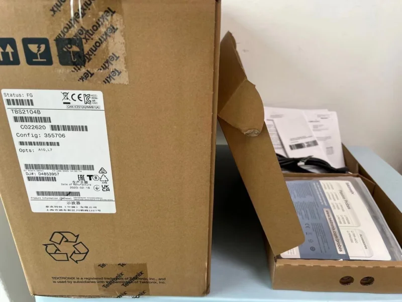 Brand New Tektronix TBS2104B Digital Oscilloscope With 4 TPP0200 Probe