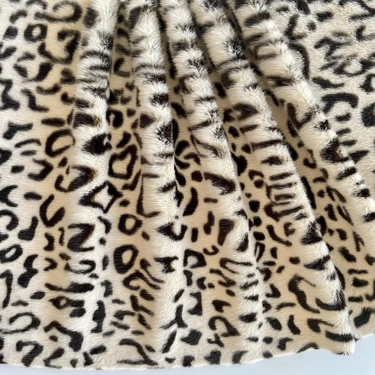 Natural Color Short Pile Plush Soft  Fluffy Soft Custom Faux Fur Leopard Print Polyester Fabric