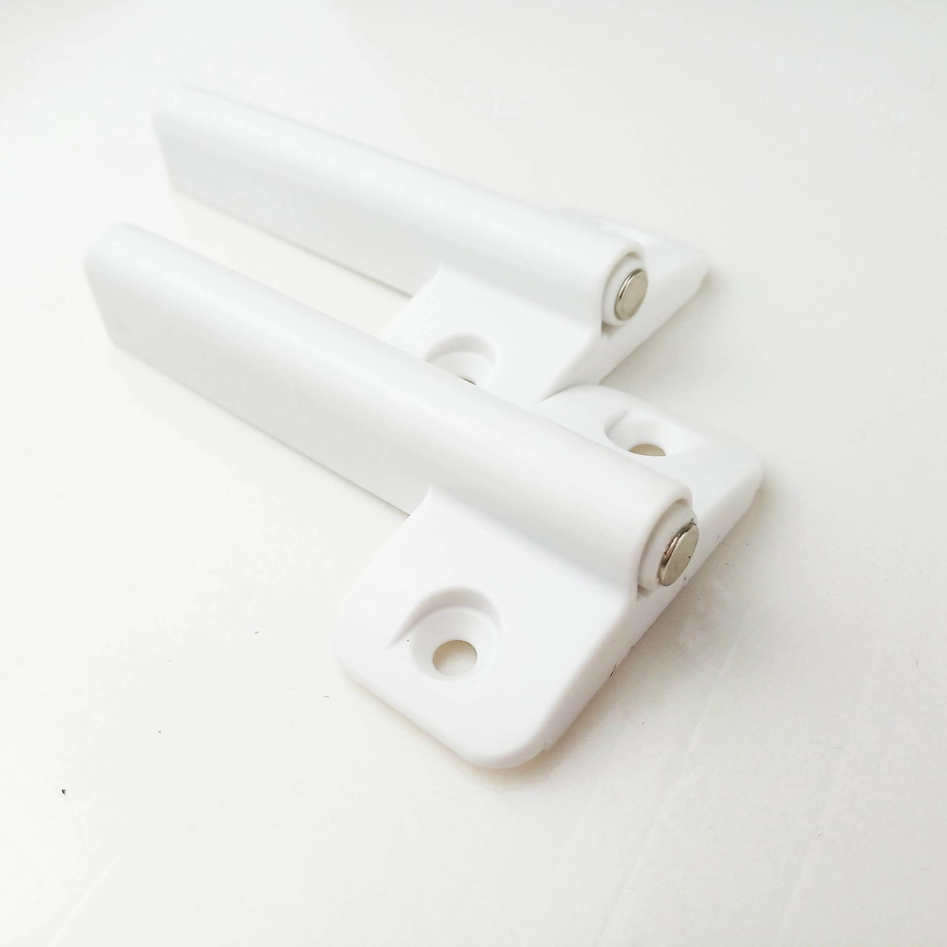 ROEASY Plastic Door Damper Magnetic Cupboard Latch Furniture Buffer System Push to open cabinet door catcher