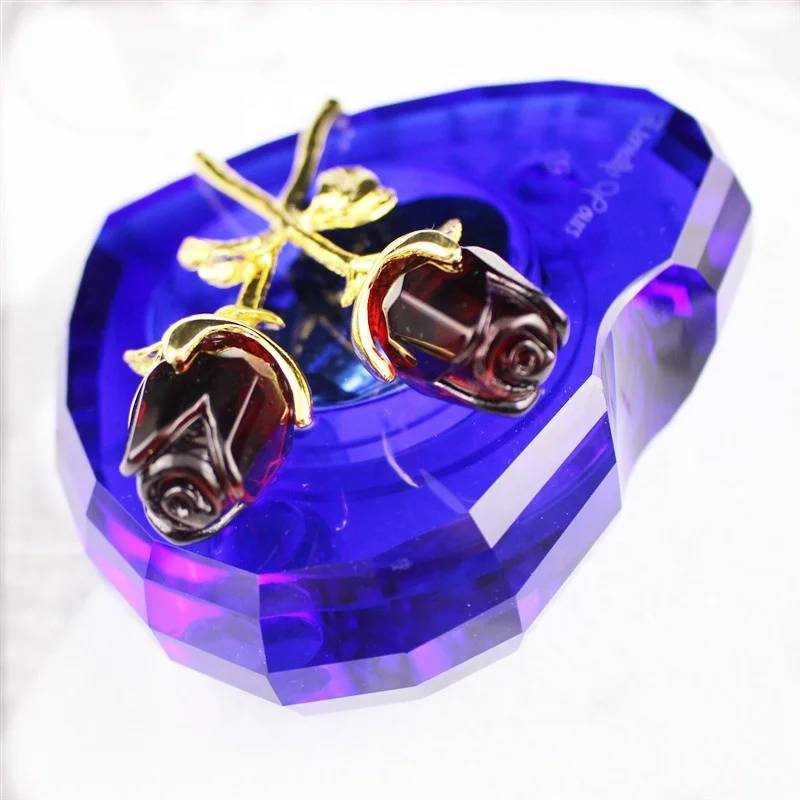 Novelty Gifts Manufacturer Wedding Crystal Heart Music Box with Roses Exquisite Crystal Music Boxes for Birthday/Christmas Gifts