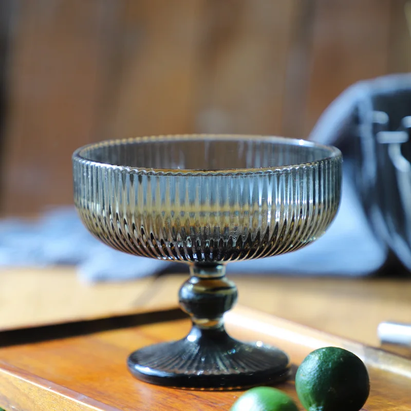 Wholesale Bar Cheap Vertical Lines Smoke Cocktail Glass Luxury Dessert Bowl Martini Ice Cream Bowls Champagne Coupe Glass Clear
