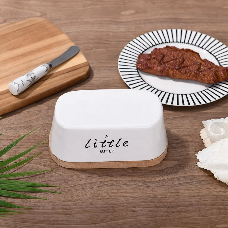 Белая керамическая тарелка для масла и сыра с бамбуковой крышкой