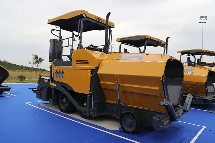 Professional design RP453L 4m 73.5KW Mini Road Paver Machine