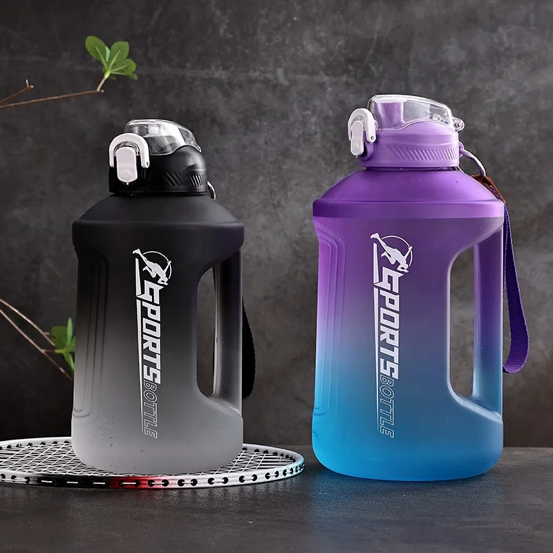 Custom Logo Water Bottles Gym Water Bottles Sports Mugs Plastic Water Bottles with Flip Lids Custom Hand Straps gallon jug