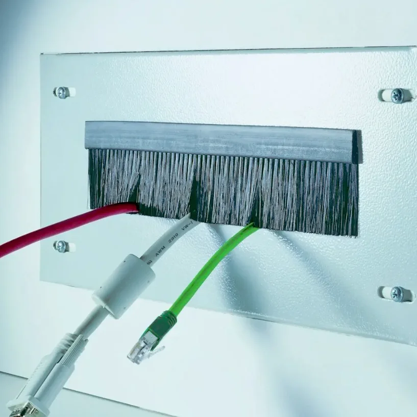 Customized Various Sizes of NBR Rubber Strip Brushes for Cable Sealing