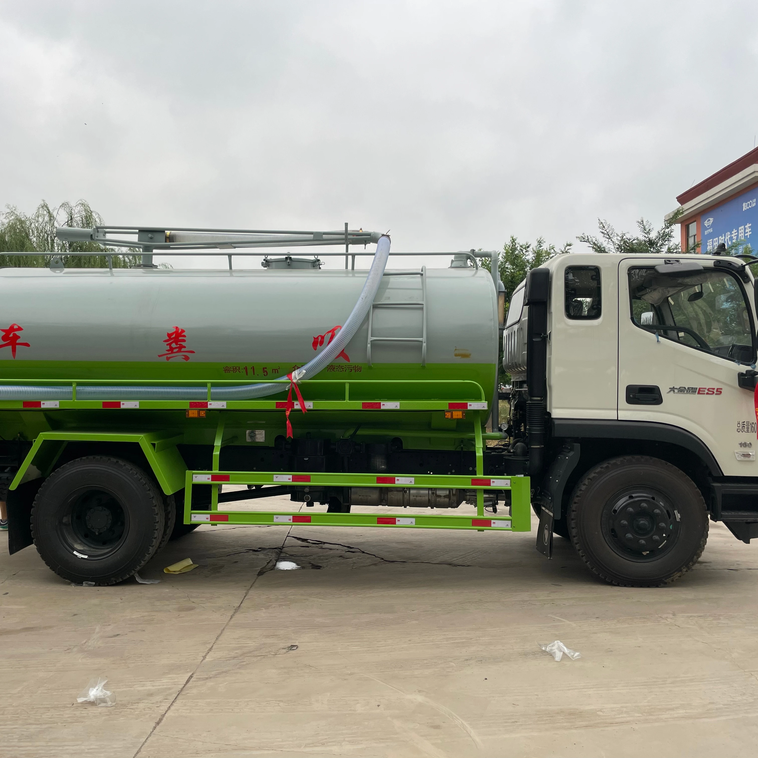 Cleaning and dredging vehicle, urban pipeline cleaning and dredging factory, biogas slurry and sludge cleaning and suction truck