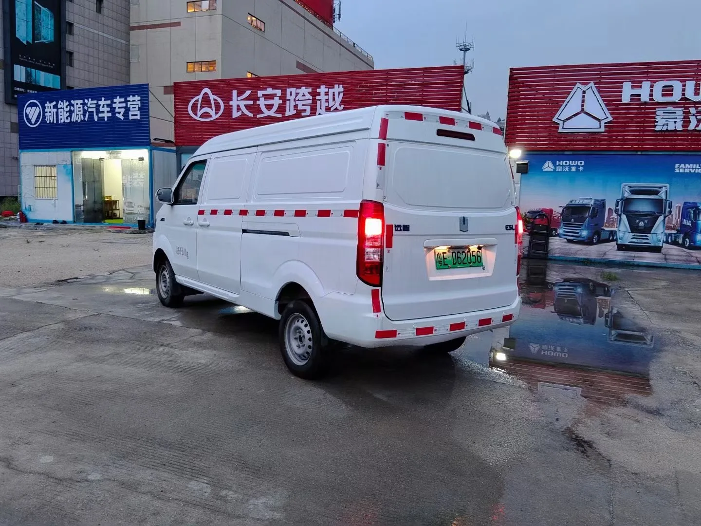 Geely Farizon E5l Light Vans Pure Electric Enclosed Truck 5 Cubic Meters Mini Cargo Van Truck 1 Ton 42/39 Battery Capacity