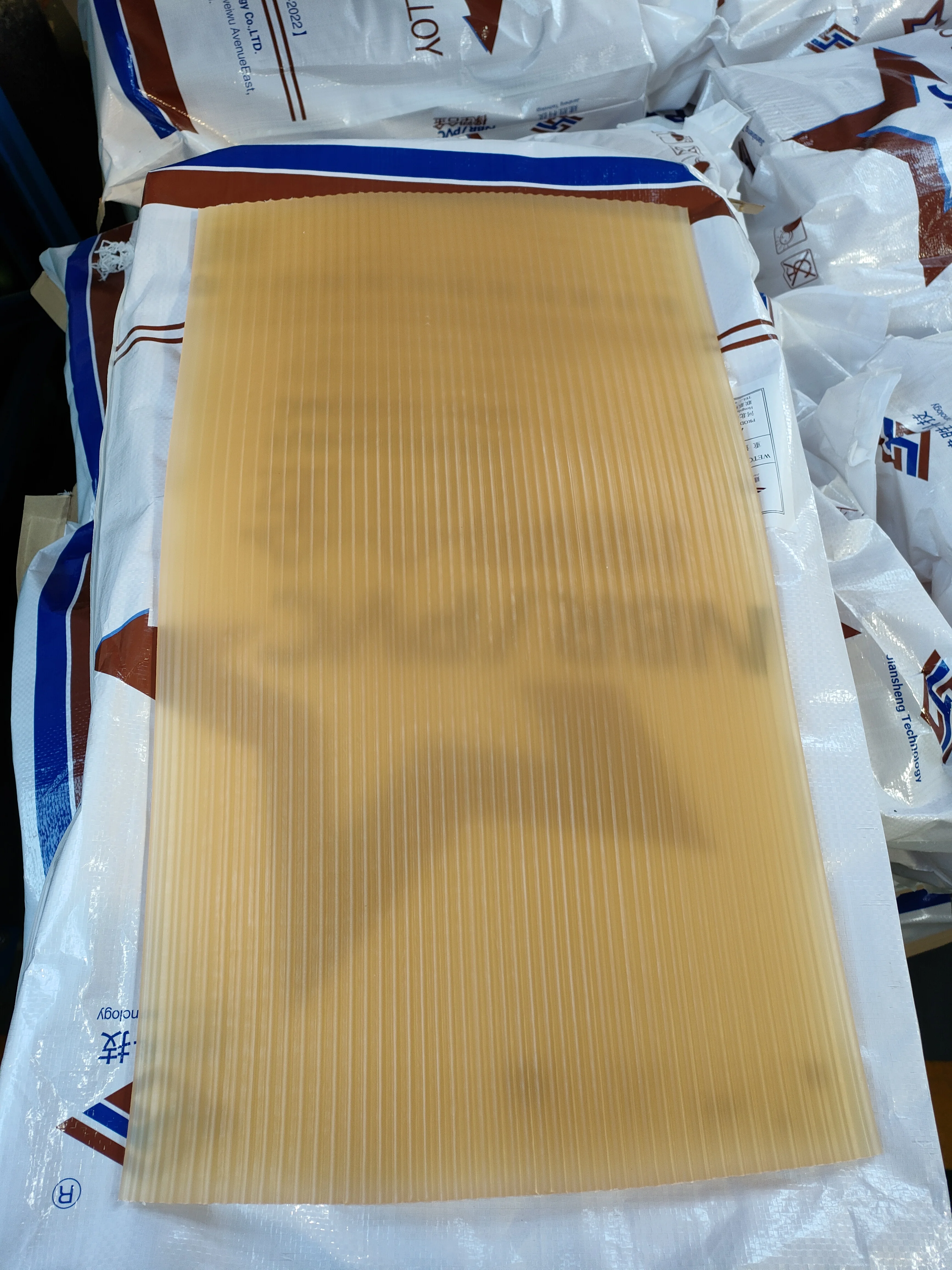 NBR/PVC oil-resistant and wear-resistant light yellow rubber sheet for rubber hoses and other products NV7030H