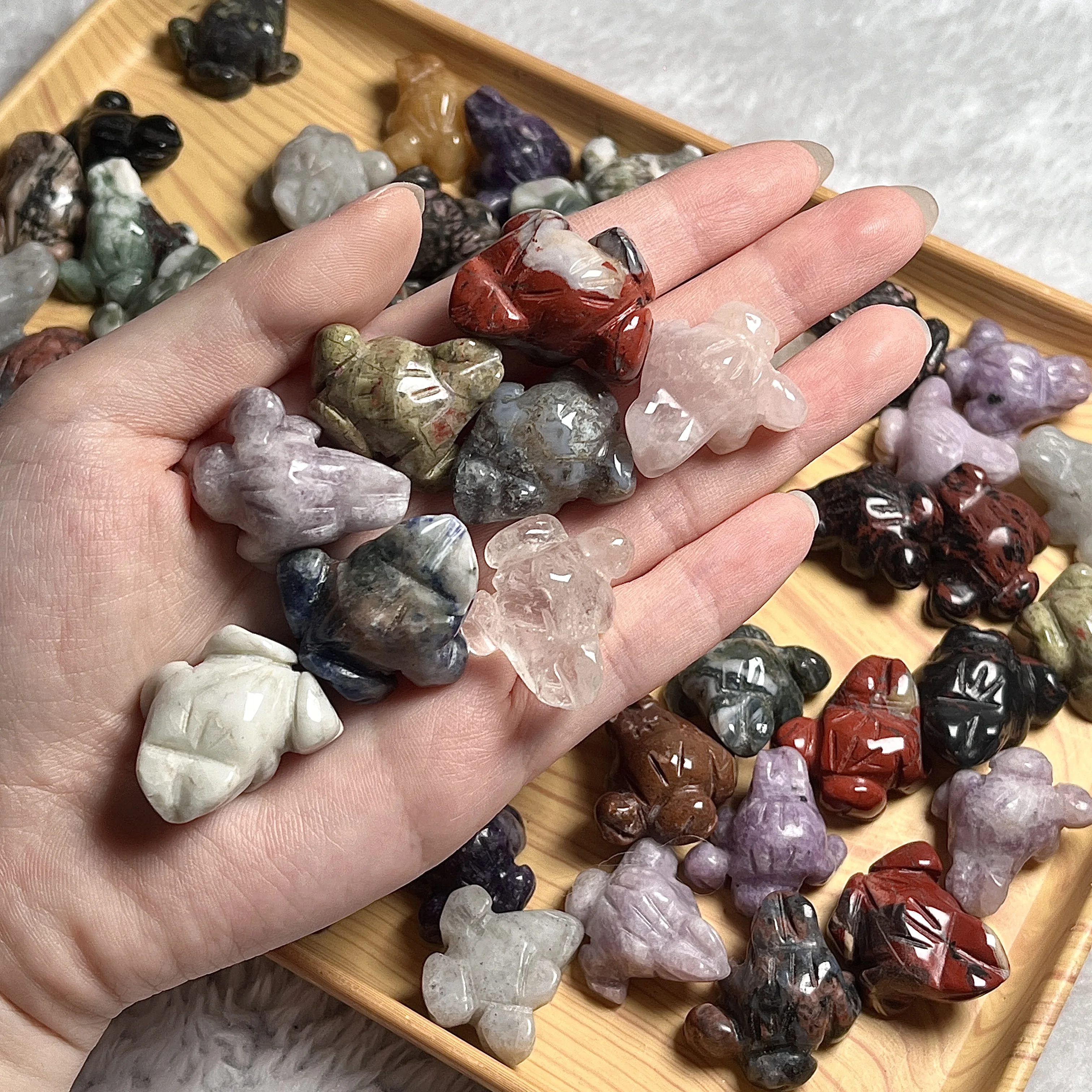 Natural Stone and Crystal Chinese Frog Mini Carvings Hand-Carved Marble Frog Sculptures for Gifts