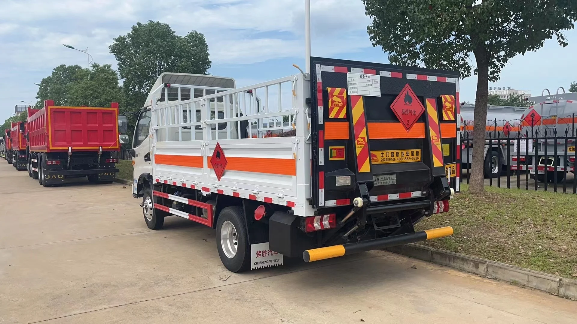 Howo JAC 4X2 light cargo truck cooking gas cylinders transport truck