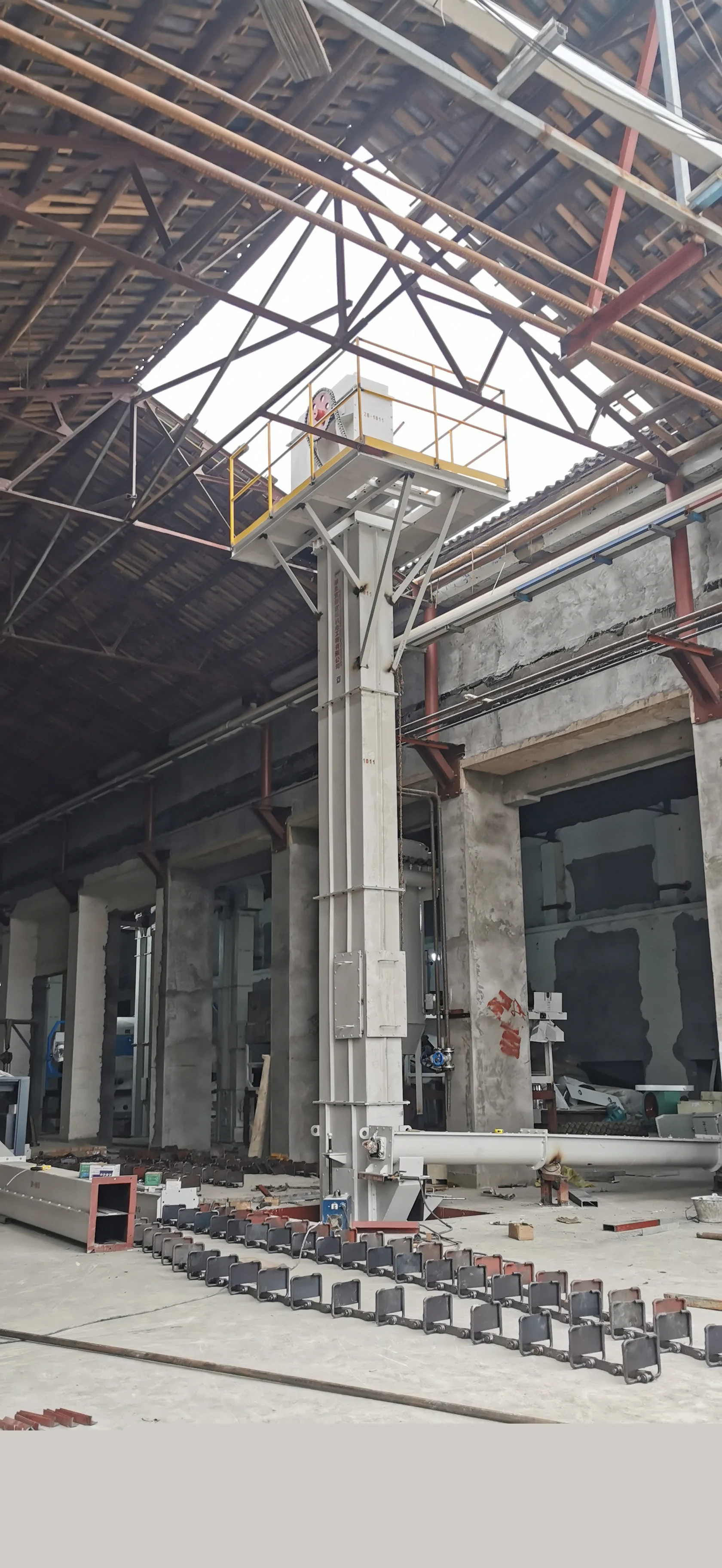 Cheap Price Centrifugal Vertical Belt Bucket Elevator For Cement Grain Mill