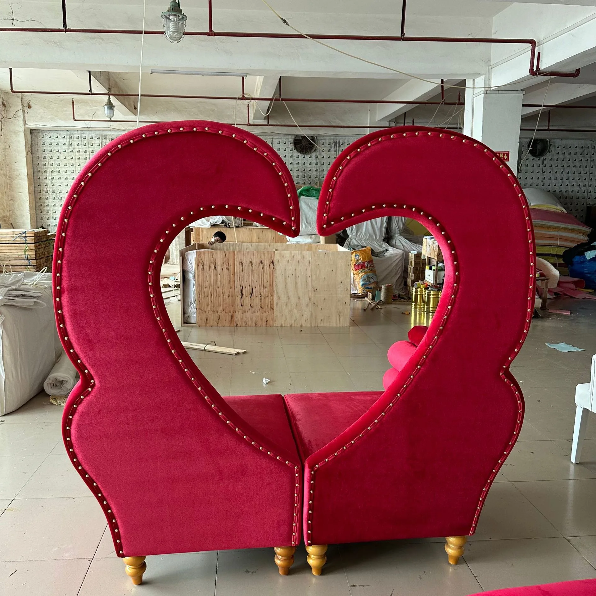 Luxury Princess Prince King Queen Swan Shape Backrest Heart Shaped White Double Loveseat Wedding Throne Chair