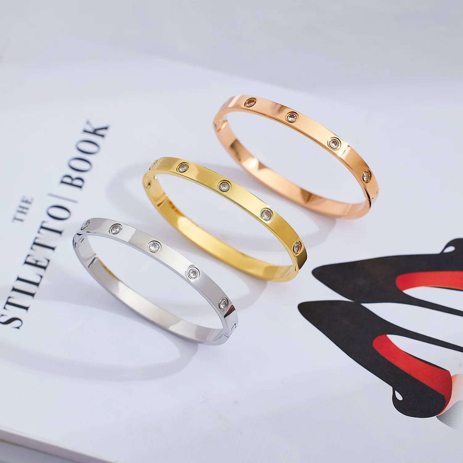 Man Titanium Steel Bracelet Simple 18K Gold Plated Stainless Steel Bracelet Exquisite Fashion Couple Bracelet