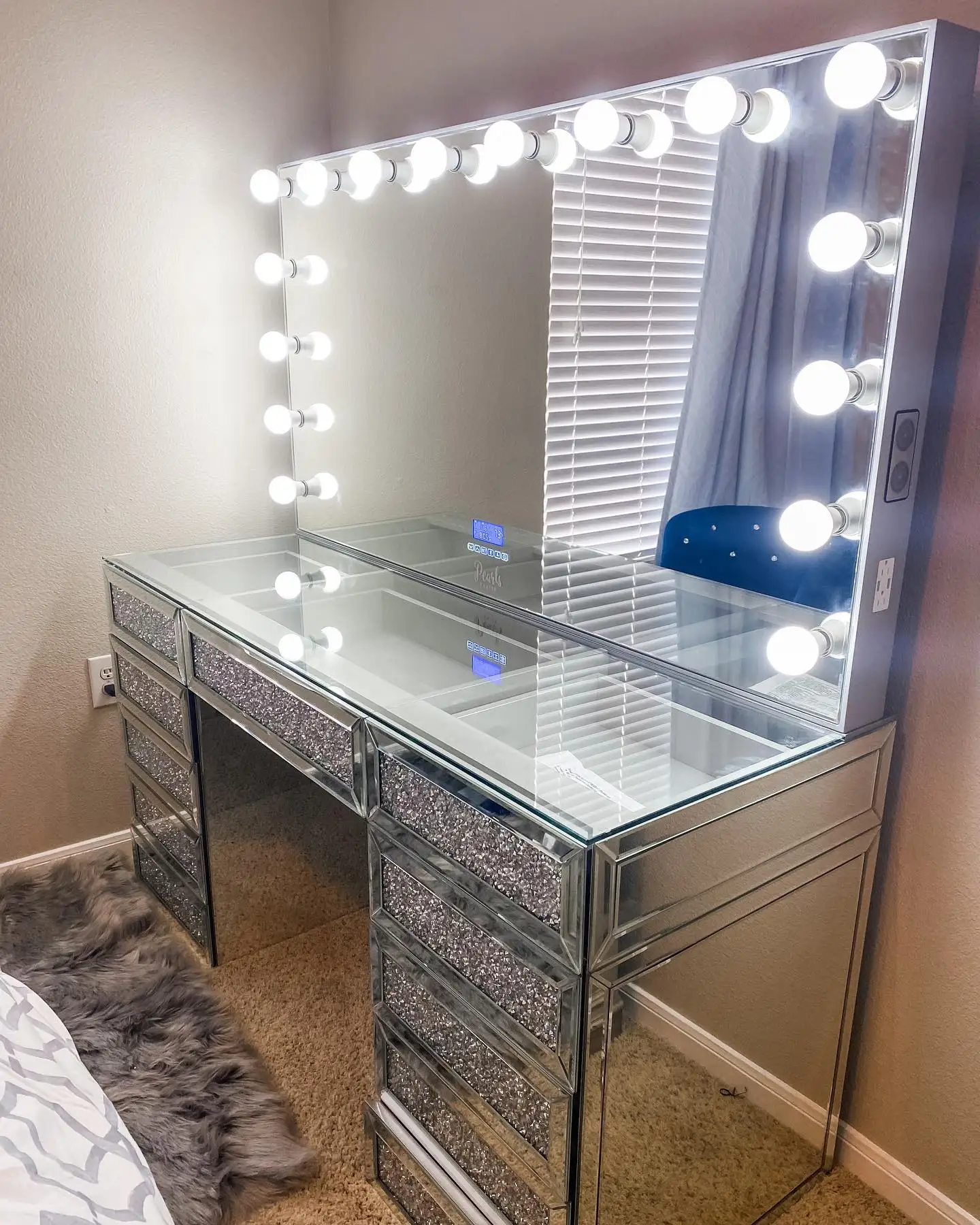 HIgh  Quality Crushed Diamond bedroom funiture  Mirrored  Vanity Table Vanity Mirror With LED lights