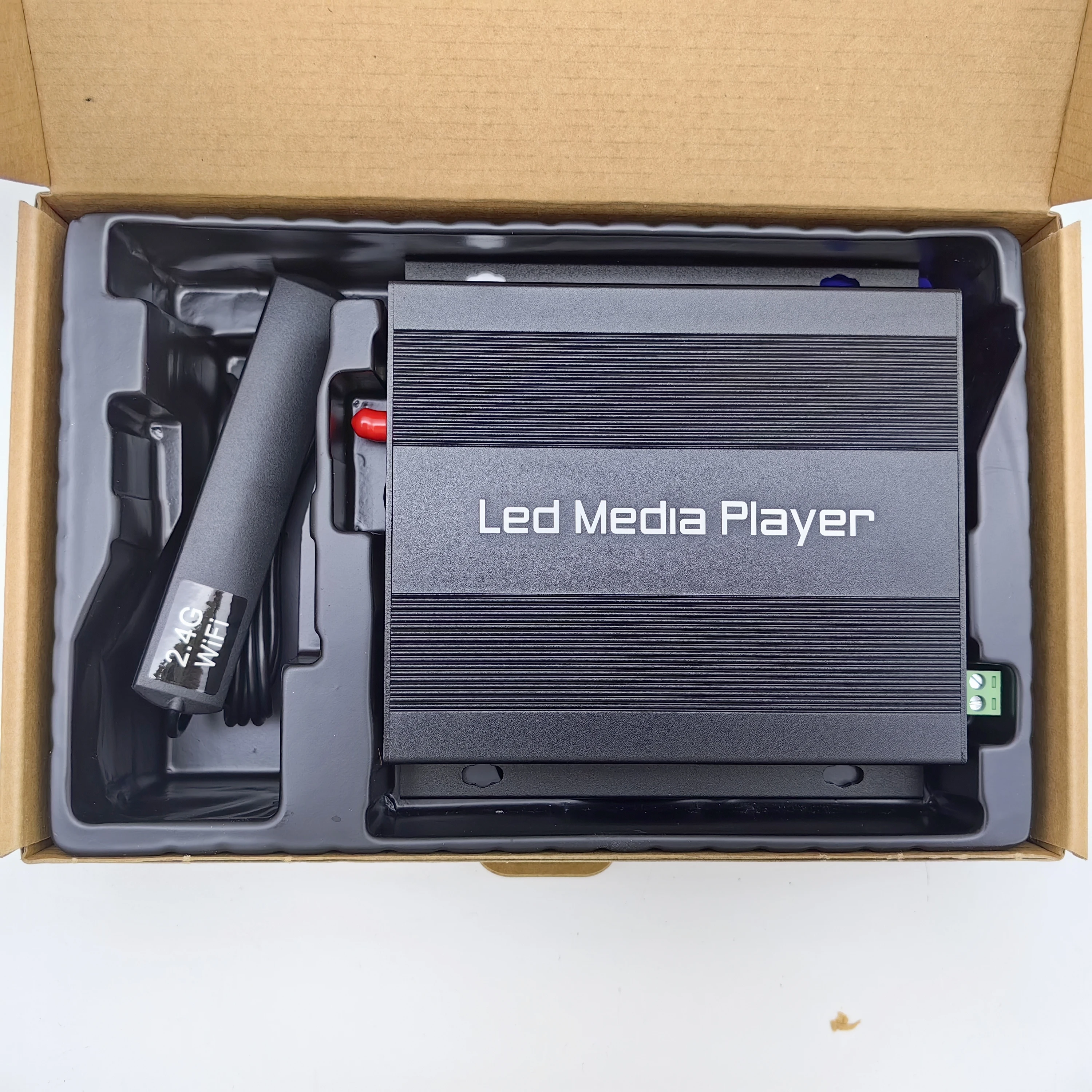 BX-Y3 Multi-scene Full Function LED Display Controller LED Full Color Synchronous Multimedia Player for Video Walls