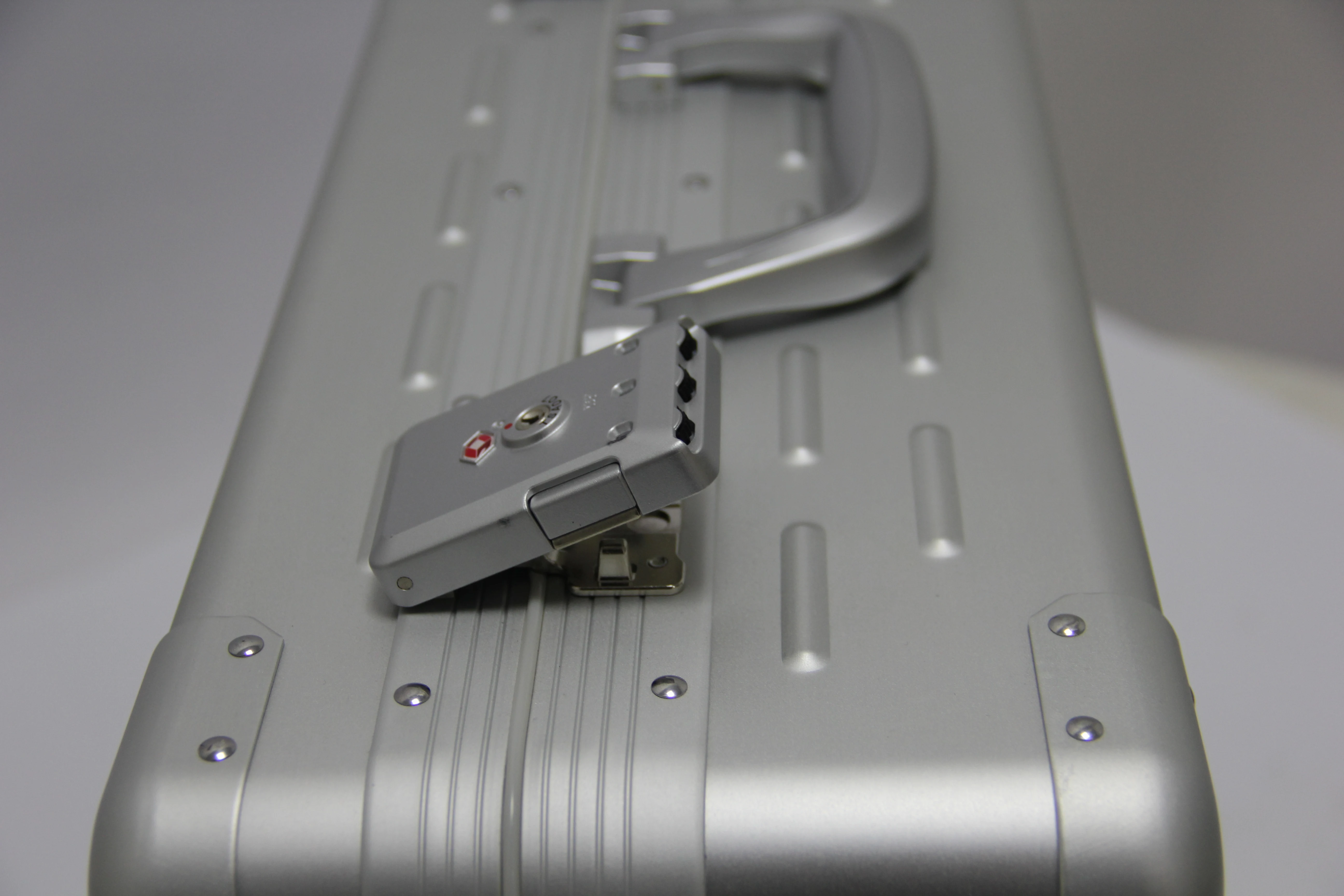 High Quality Aluminum Laptop Case Briefcase With Code Lock