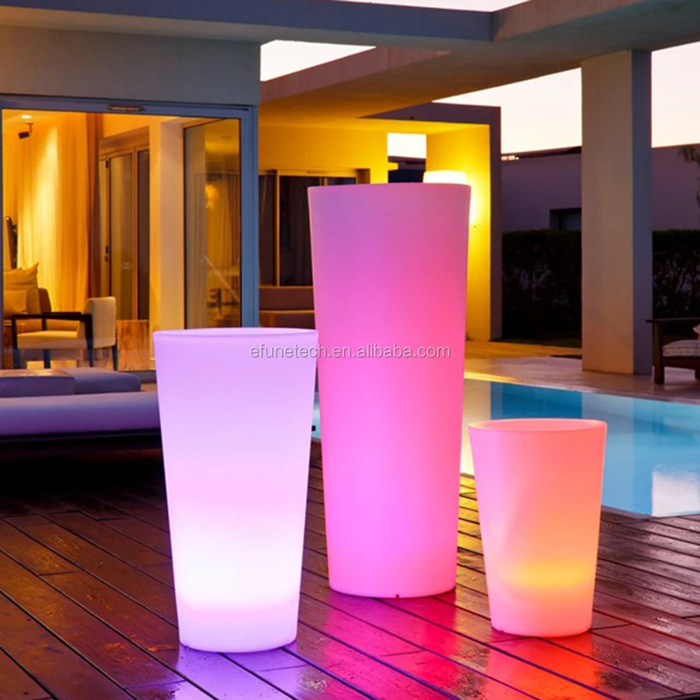 Outdoor Garden Patio Led Illuminate Flower Pot Balcony PE White Plastic LED Illuminated Rgb Color Changing Battery Planter Pot