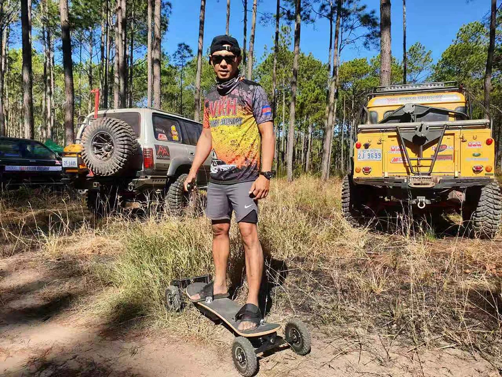 
2021 iEZway Drop Shipping US Warehouse Dual Belt Drive All Terrain 4 wheel Off Road Electronic Skate Board Electric Skateboard 