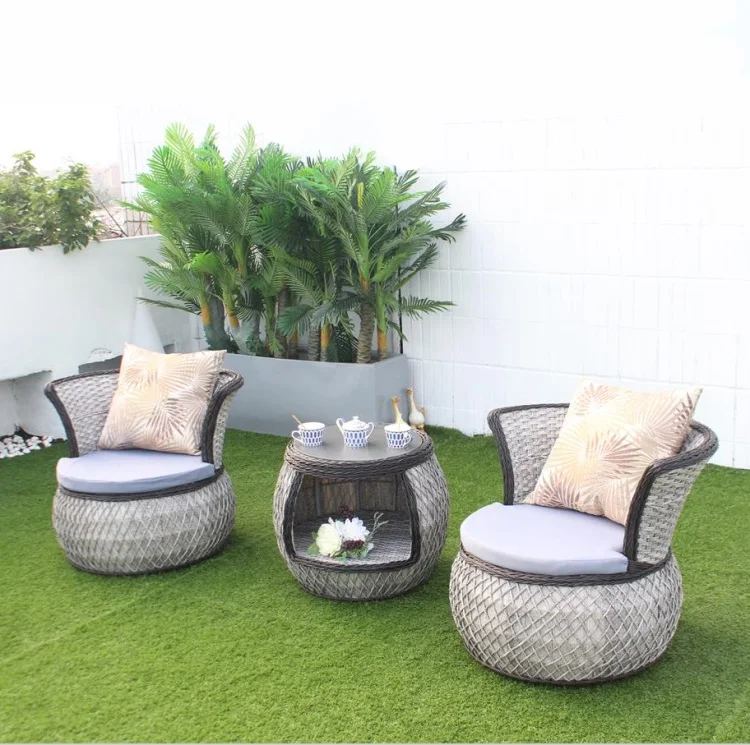 French Bistro Wicker leisure Patio Garden furniture Outdoor Dinning table and swivel rattan  chairs