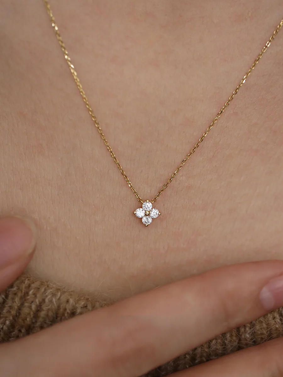 Lucky Four-leaf Clover S925 Sterling Silver Necklace Flash Diamond Clavicle Chain Flower Pendant Necklace Female