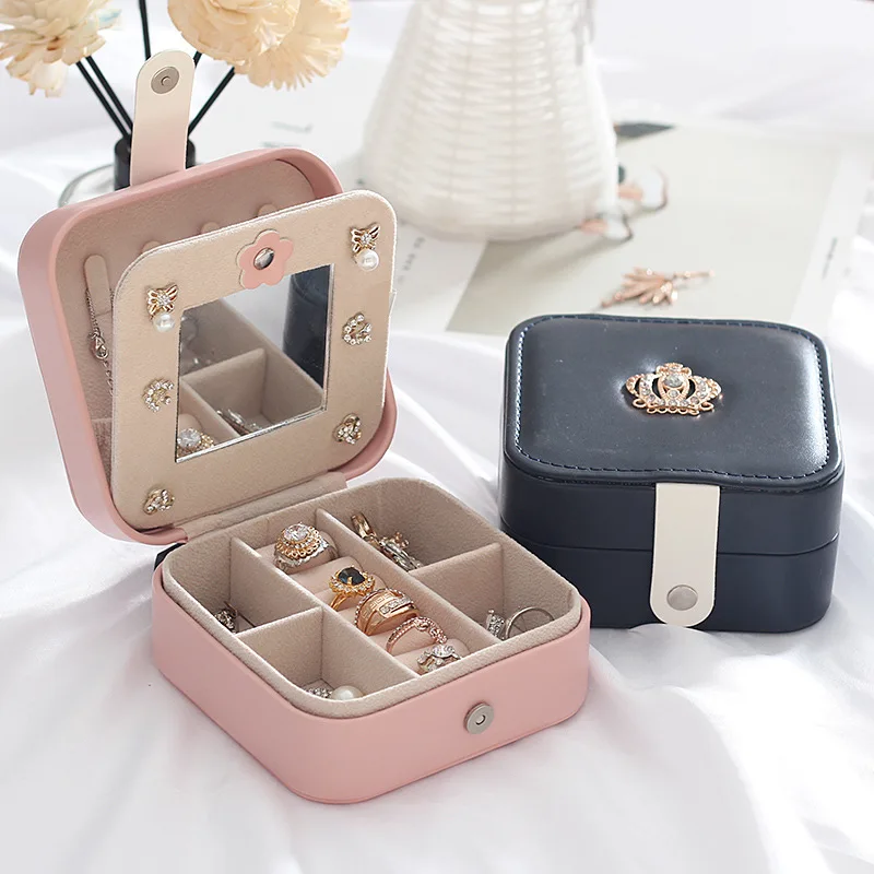 New custom luxury design jewelry box leather wholesale jewelry box crown decoration tiny pu jewelry box
