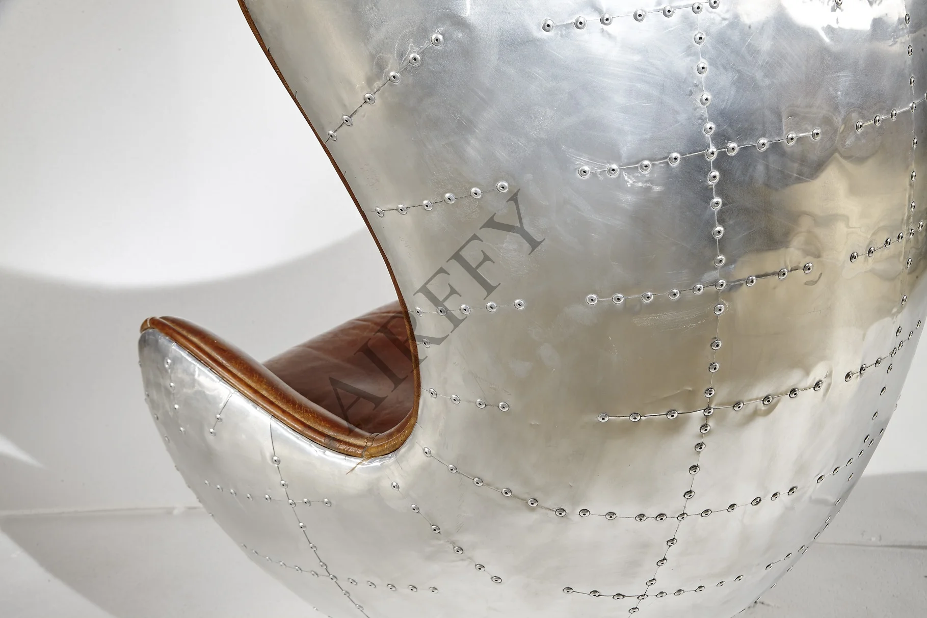 OEM/ODM Retro Leather Egg Cadeira Aluminum Vintage Genuine Leather Aviator Egg Chair Aviator Chair Aviator Design Leather Chair