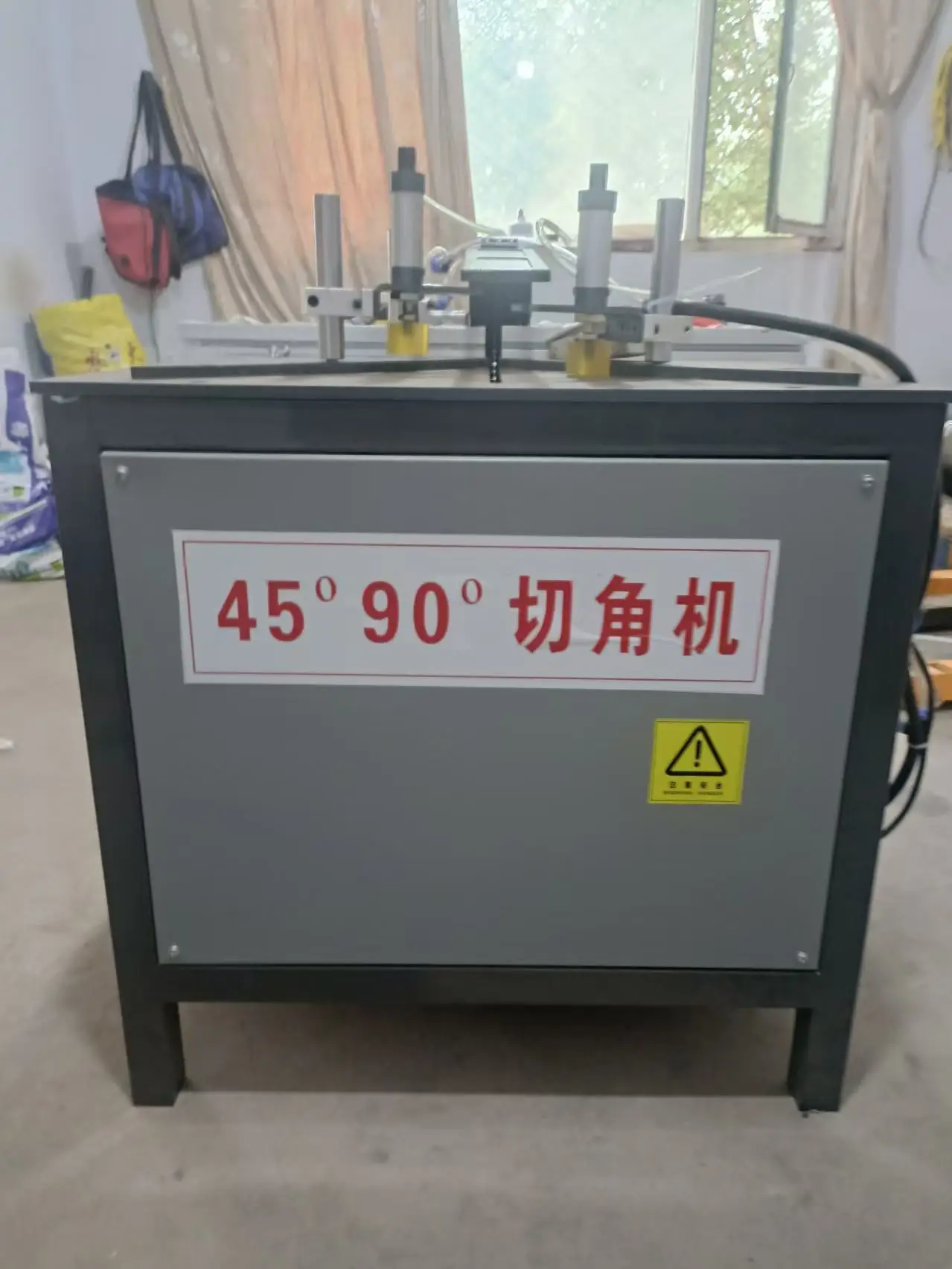 Automatic aluminium cutting machine 45 degree and 90 degree angle cutting machine aluminium cutter machine hot selling