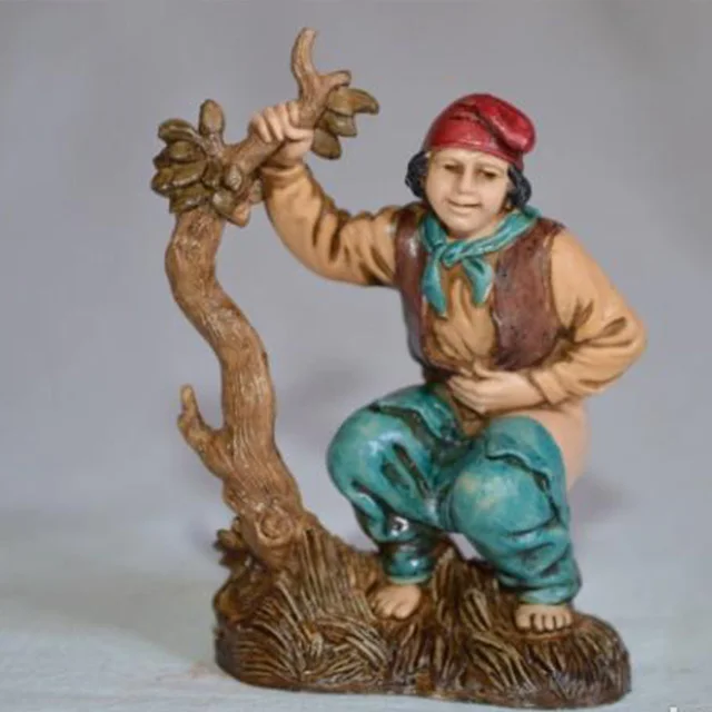 OEM custom hand made resin  traditional figurines decor caganer nativity scene Christmas figurines